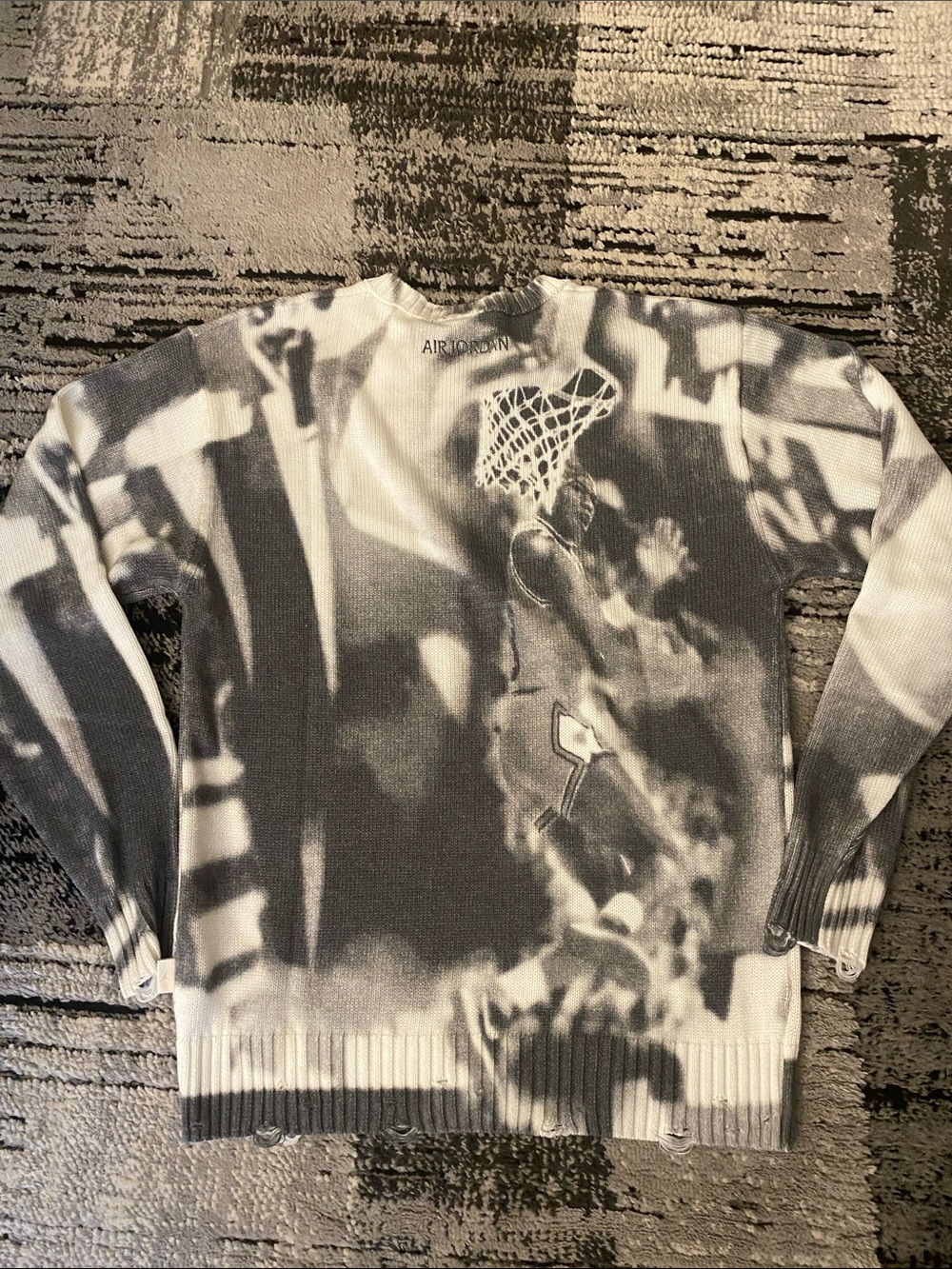 New Men’s Air Jordan Print Knit Loose Fit Sweater Sail/Grey HQ1635 - Picture 6 of 7